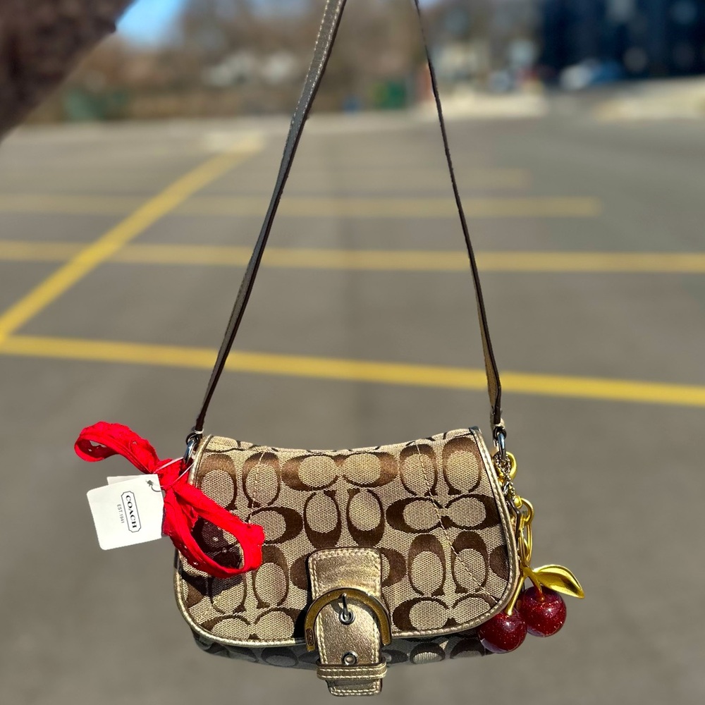 🤎NWT - Y2K Coach soho flap buckle crossbody bag in tan jacquard 🤎